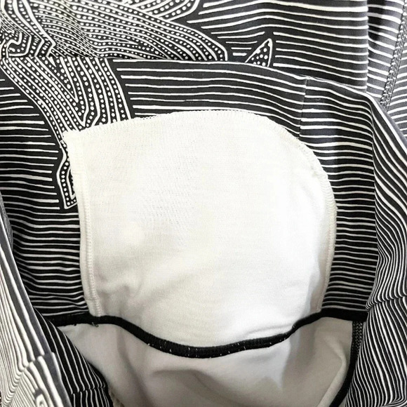 Lululemon Black & White Floral Dottie Tribe Cropped Wunder Under Women's Size 4 - Picture 8 of 8